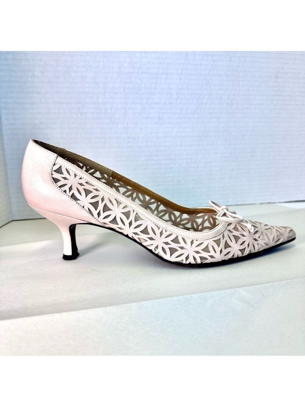 STEWART WEITZMAN KITTEN HEEL MESH PUMP W/ LEATHER BOW WOMENS SZ 7